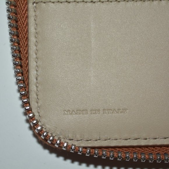 NWT BURBERRY RENFREW ZIP AROUND WALLET - Picture 6 of 7